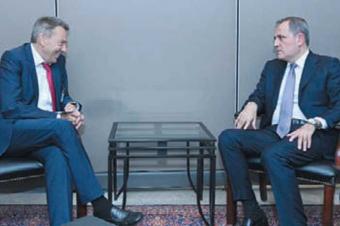 Nazir Ceyhun Bayramov Beynəlxalq Qırmızı Xaç Komitəsinin prezidenti Peter Maurer ilə görüşüb