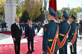 Azərbaycan Prezidenti İlham Əliyevin Bişkekdə rəsmi qarşılanma mərasimi olub