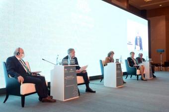 Nizami Gəncəvi Beynəlxalq Forumu panel iclaslarla davam edib